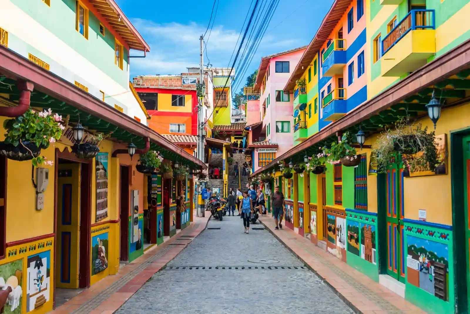 Guatapé, Colombia: dónde queda, qué es y guía completa del pueblo y el embalse